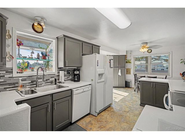 1014 Nepal St, Aurora, CO 80018