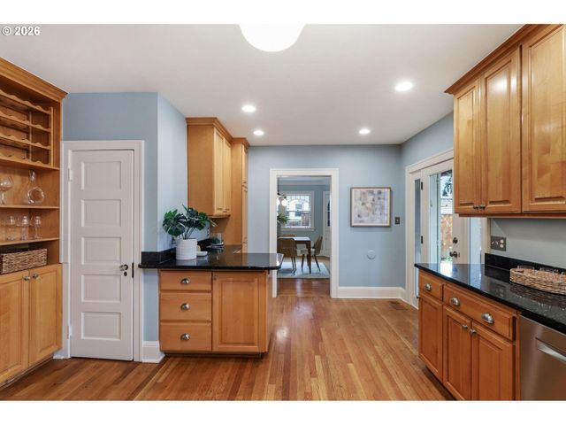 4307 Se OAK St, Portland, OR 97215