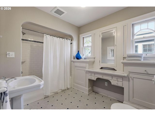 4307 Se OAK St, Portland, OR 97215