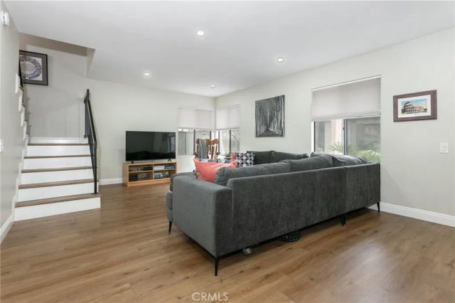 20126 Runnymede Street 22, Winnetka, CA 91306