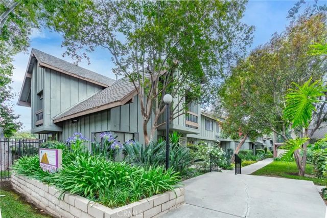 20126 Runnymede Street 22, Winnetka, CA 91306