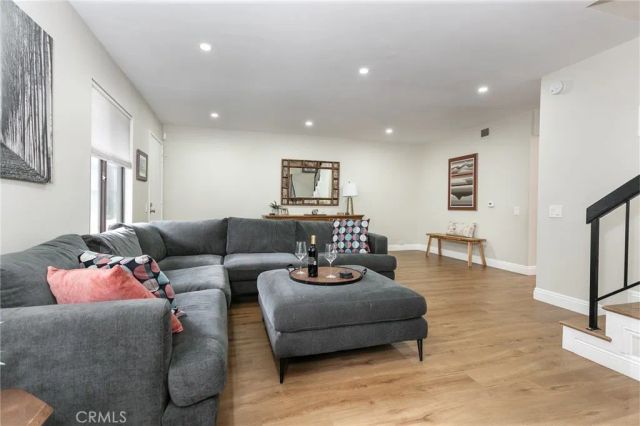 20126 Runnymede Street 22, Winnetka, CA 91306