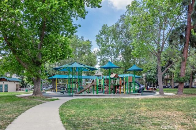20126 Runnymede Street 22, Winnetka, CA 91306