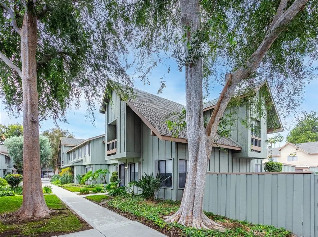 20126 Runnymede Street 22, Winnetka, CA 91306