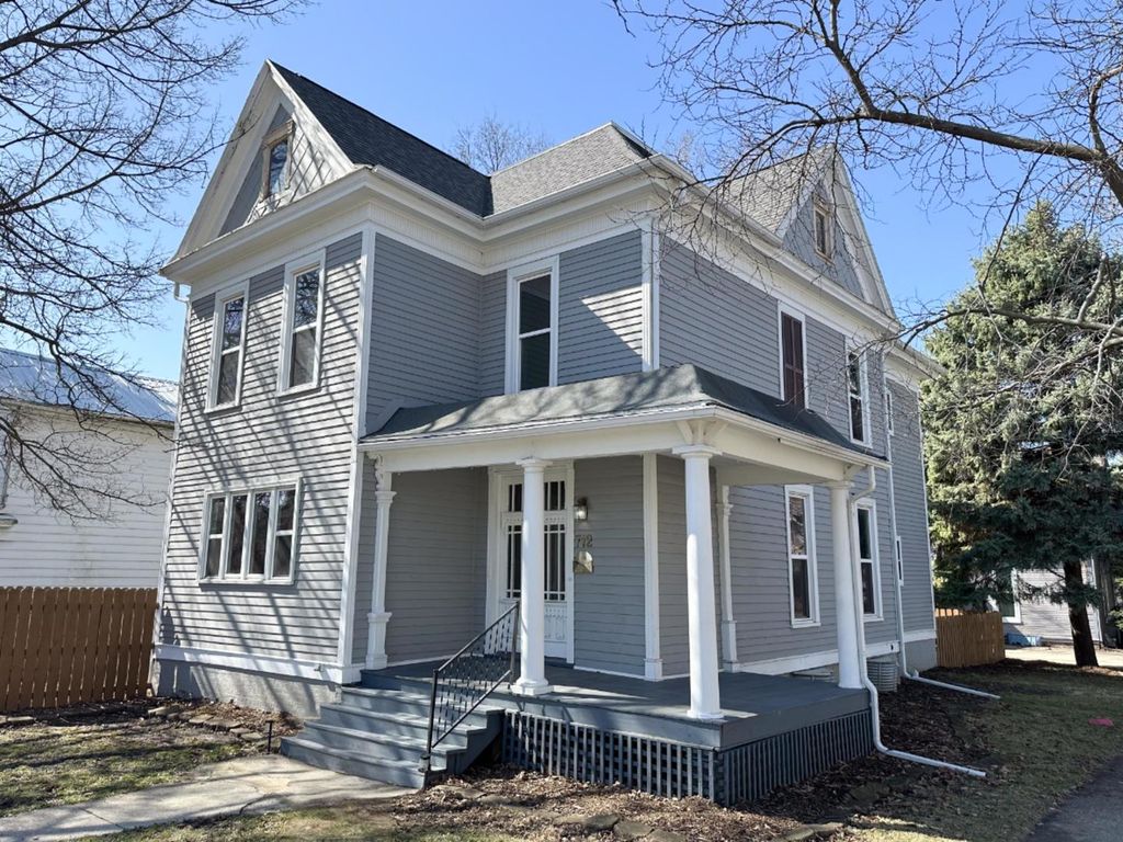 712 N Roosevelt Street, Bloomington, IL 61701