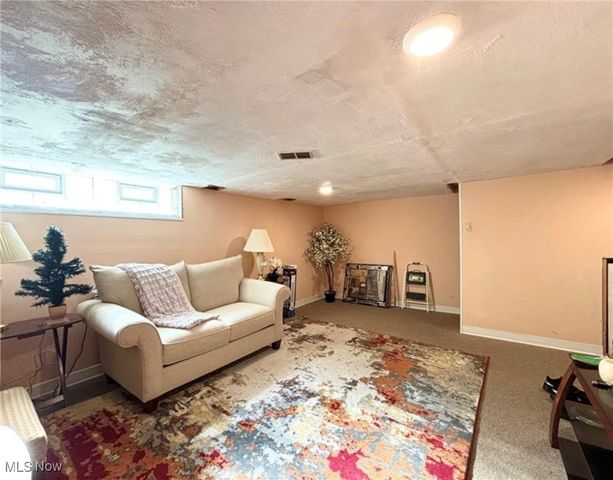 4043 Township, Highland Hills, OH 44122