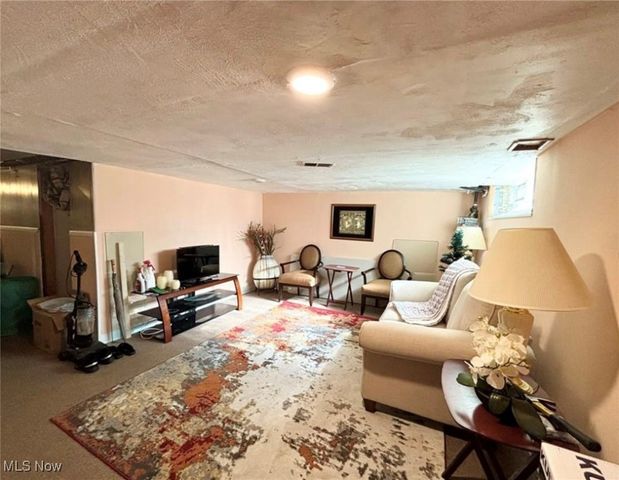 4043 Township, Highland Hills, OH 44122