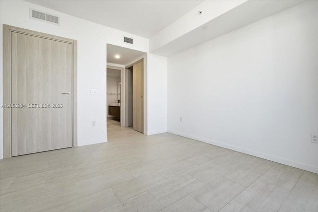 1000 Brickell Plaza 3211, Miami, FL 33131