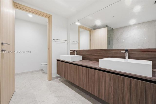 1000 Brickell Plaza 3211, Miami, FL 33131