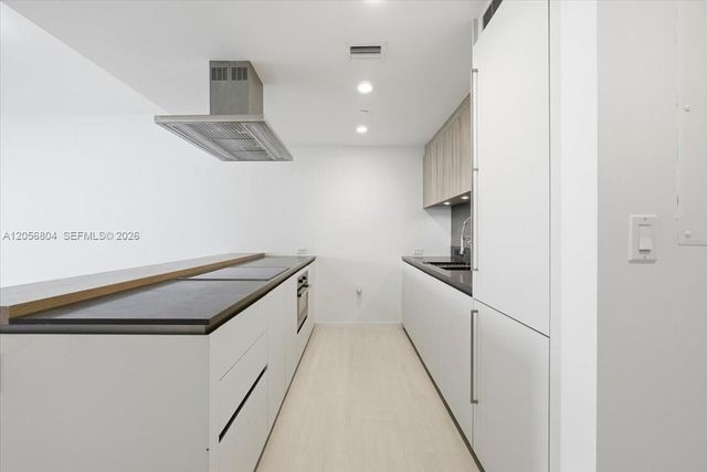 1000 Brickell Plaza 3211, Miami, FL 33131
