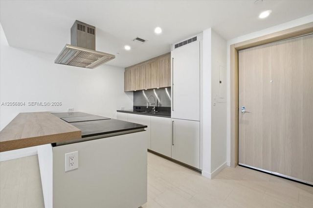 1000 Brickell Plaza 3211, Miami, FL 33131