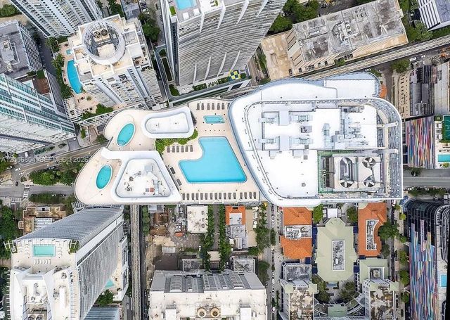 1000 Brickell Plaza 3211, Miami, FL 33131