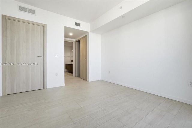 1000 Brickell Plaza 3211, Miami, FL 33131