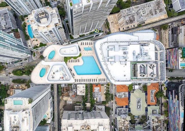 1000 Brickell Plaza 3211, Miami, FL 33131