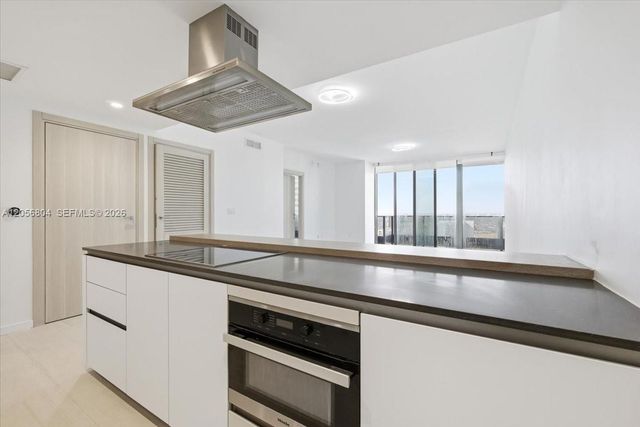 1000 Brickell Plaza 3211, Miami, FL 33131