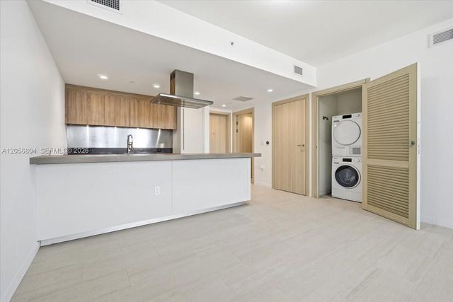 1000 Brickell Plaza 3211, Miami, FL 33131