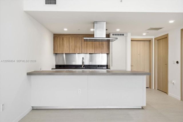1000 Brickell Plaza 3211, Miami, FL 33131