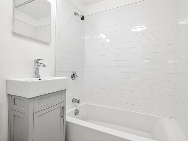 230 Newbury Street 21, Boston, MA 02116