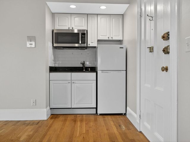 230 Newbury Street 21, Boston, MA 02116