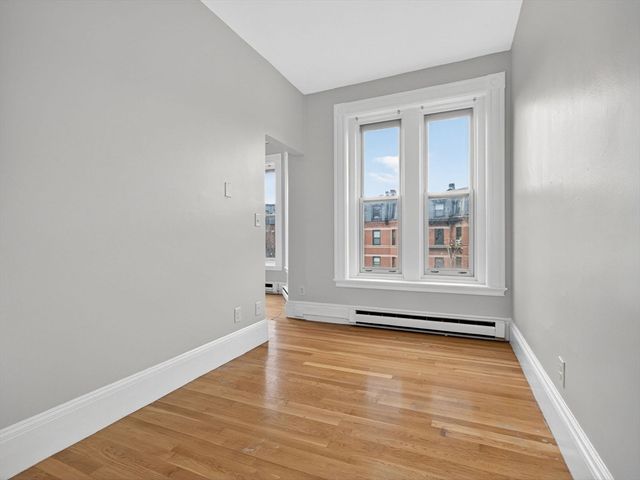230 Newbury Street 21, Boston, MA 02116