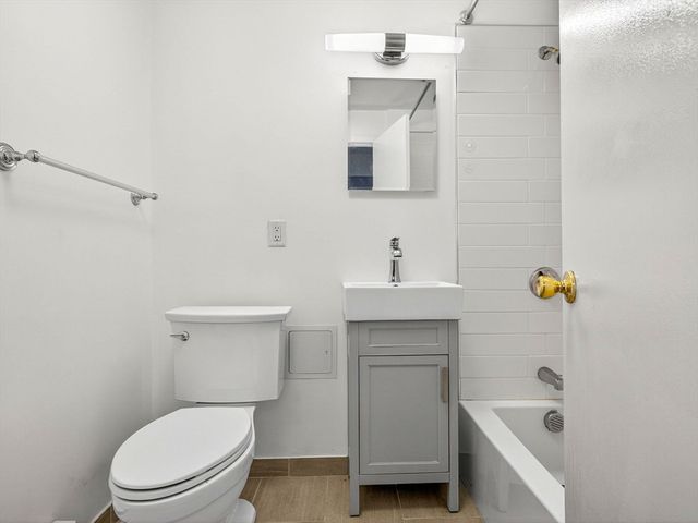 230 Newbury Street 21, Boston, MA 02116