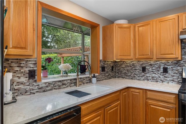 5732 Hill Street NE, Olympia, WA 98516