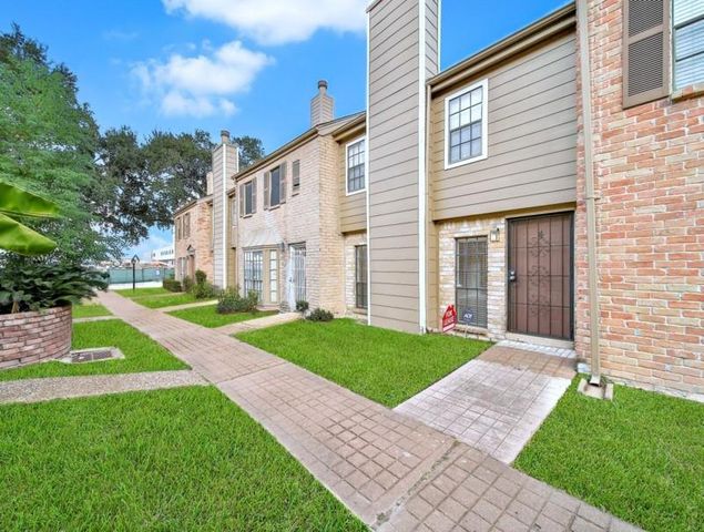 9901 Sharpcrest Street H4, Houston, TX 77036