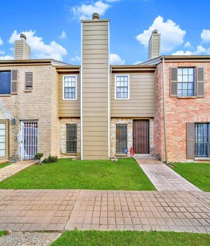 9901 Sharpcrest Street H4, Houston, TX 77036