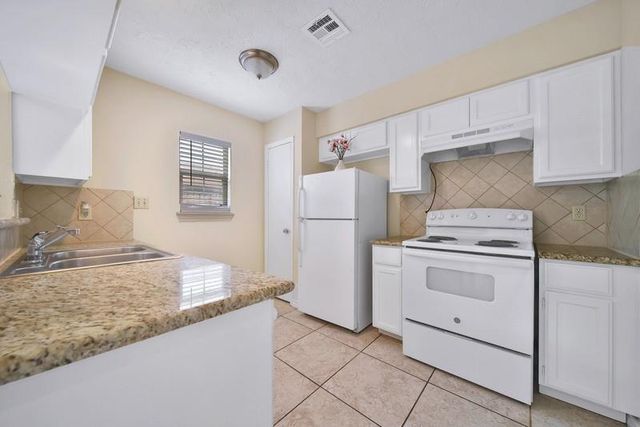 9901 Sharpcrest Street H4, Houston, TX 77036