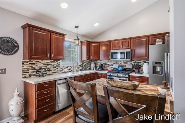 11324 Lindy Drive, Rockford, MI 49341