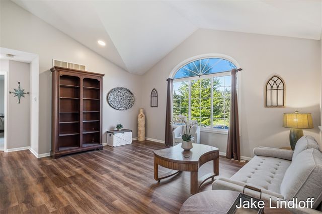 11324 Lindy Drive, Rockford, MI 49341