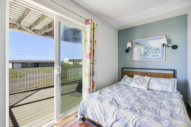 32 1st Street N, Pacific Beach, WA 98571