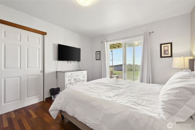 32 1st Street N, Pacific Beach, WA 98571