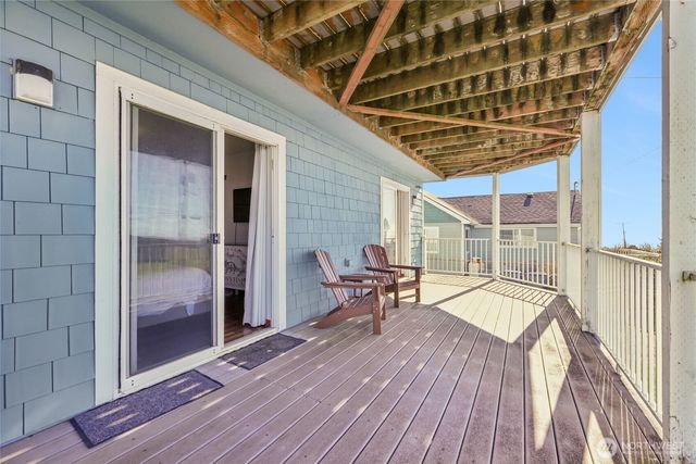 32 1st Street N, Pacific Beach, WA 98571