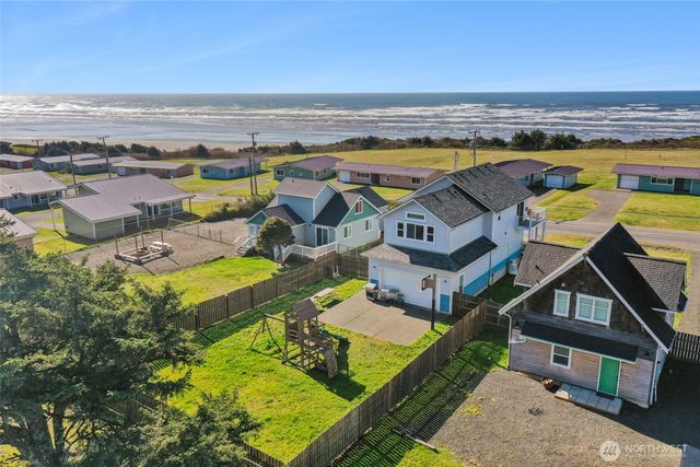 32 1st Street N, Pacific Beach, WA 98571