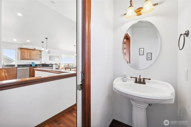 32 1st Street N, Pacific Beach, WA 98571