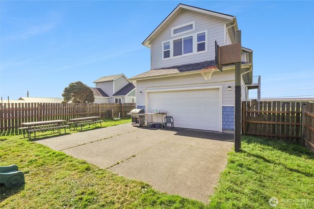 32 1st Street N, Pacific Beach, WA 98571