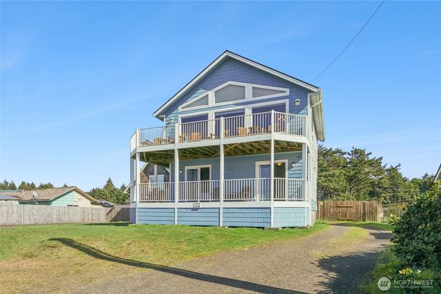 32 1st Street N, Pacific Beach, WA 98571