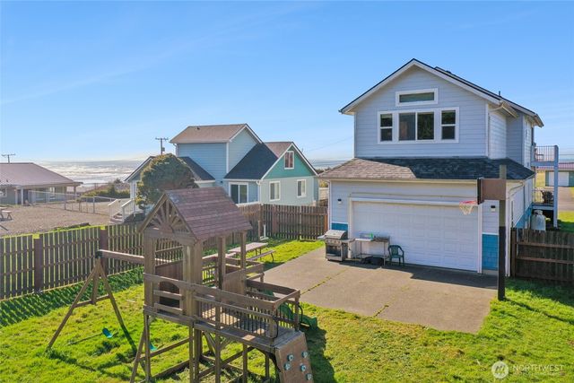 32 1st Street N, Pacific Beach, WA 98571