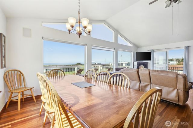 32 1st Street N, Pacific Beach, WA 98571