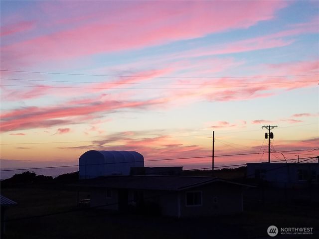 32 1st Street N, Pacific Beach, WA 98571