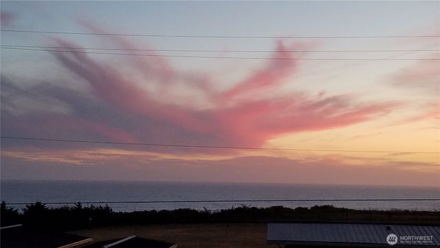 32 1st Street N, Pacific Beach, WA 98571