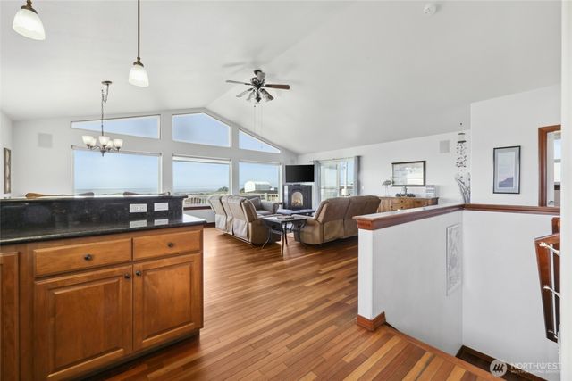 32 1st Street N, Pacific Beach, WA 98571