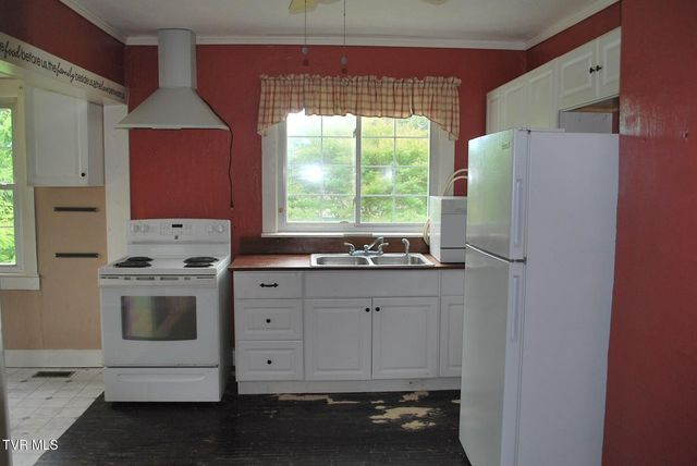 1060 Oak Drive Circle, Kingsport, TN 37665