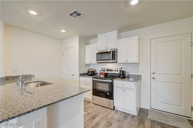 360 Summer Sparrow Avenue 360, Henderson, NV 89011