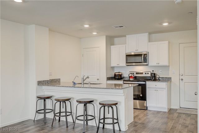 360 Summer Sparrow Avenue 360, Henderson, NV 89011