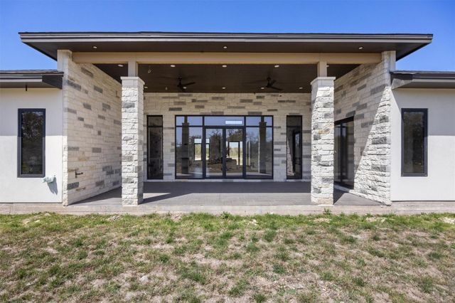 333 Spicewood Trails DR, Spicewood, TX 78669
