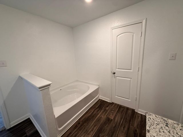 125 Riverdale DR, Jarrell, TX 76537