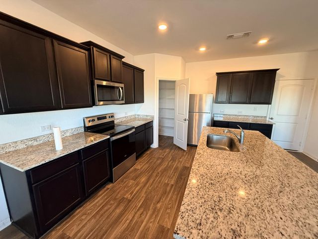 125 Riverdale DR, Jarrell, TX 76537