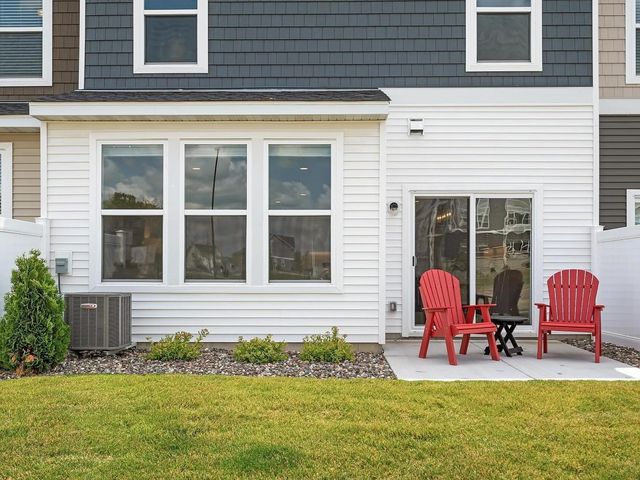 7167 Walnut Grove Way N, Maple Grove, MN 55311